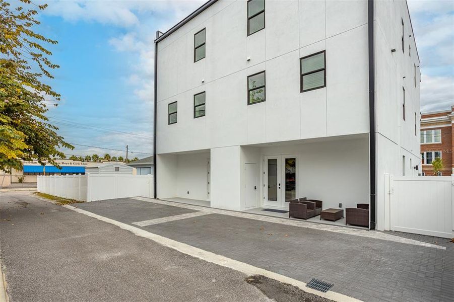 Exterior details and patio area of a home in , Tampa (Image 22).