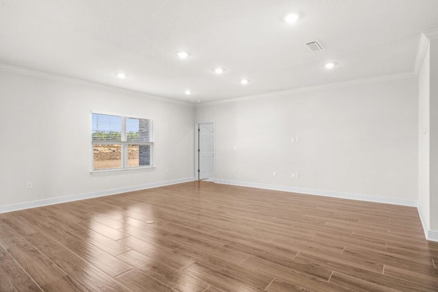 Spacious, unfurnished interior of a new home in Lake Merial, Panama City (Image 17).