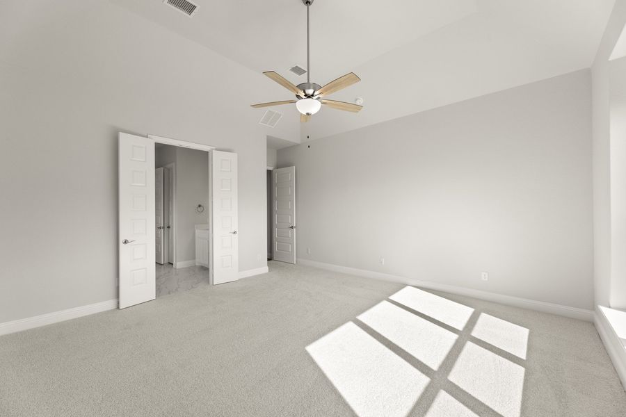 Spacious, unfurnished interior of a new home in River Ranch, Van Alstyne (Image 21).