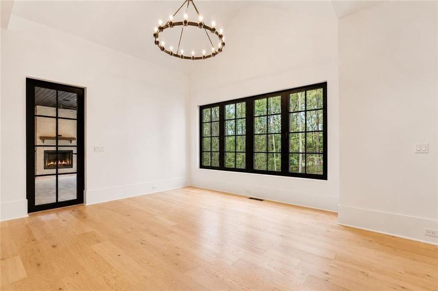 Spacious, unfurnished interior of a new home in , Alpharetta (Image 73).