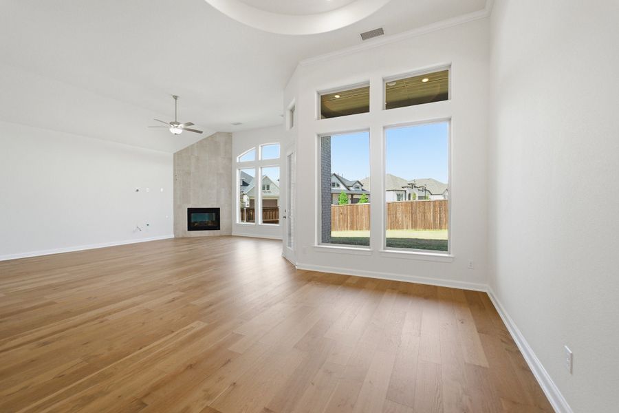 Spacious, unfurnished interior of a new home in Sonoma Verde, Heath (Image 27).