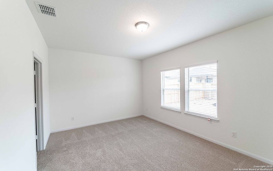 Spacious, unfurnished interior of a new home in Hickory Ridge, Elmendorf (Image 9).
