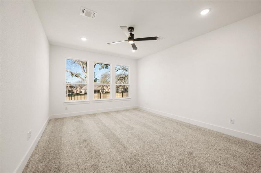 Spacious, unfurnished interior of a new home in The Resort on Eagle Mt. Lake, Fort Worth (Image 26).
