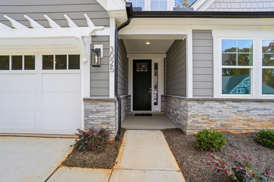 Exterior details and patio area of a home in Rone Creek, Waxhaw (Image 3).