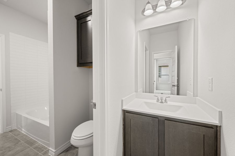 Furnished interior view inside a new home in Eagle Cove, Denton (Image 11).