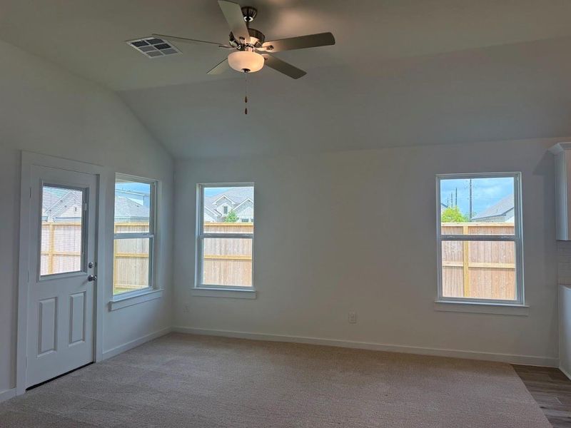 Spacious, unfurnished interior of a new home in Ashland, Angleton (Image 5).