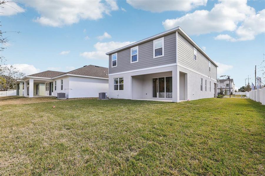 Exterior details and patio area of a home in Harrell Oaks, Orlando (Image 4).