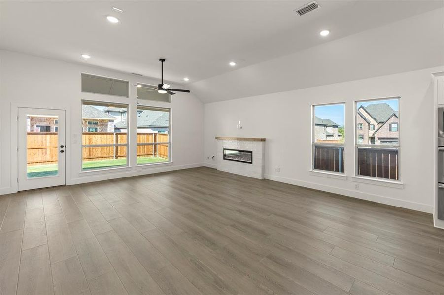 11. 1031 Gracious - Dining