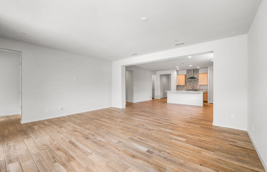 Spacious, unfurnished interior of a new home in Foothills at Northpointe, Peoria (Image 16).