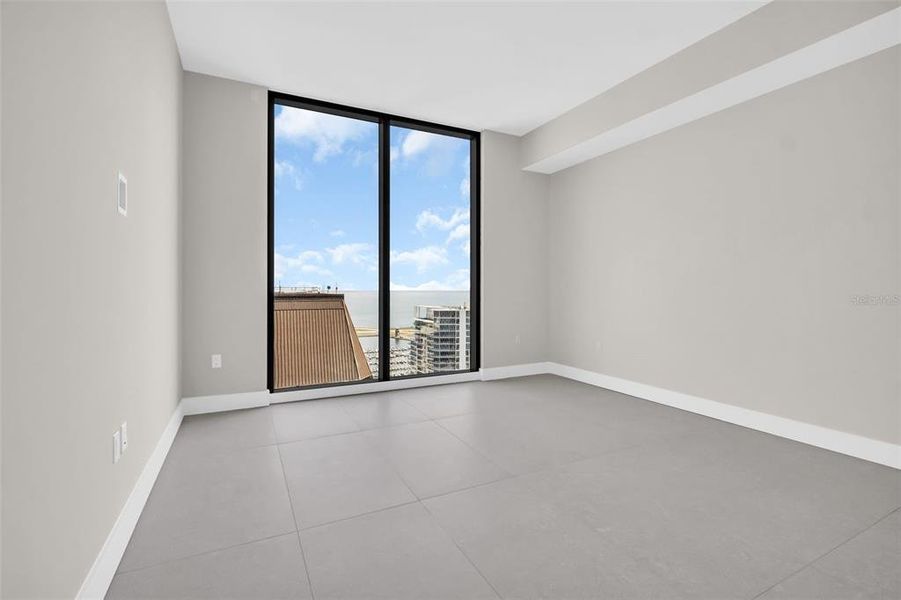 Spacious, unfurnished interior of a new home in , St. Petersburg (Image 80).