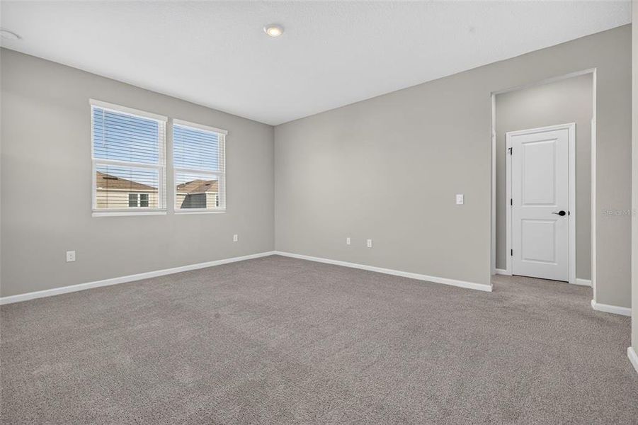 Spacious, unfurnished interior of a new home in , Kissimmee (Image 28).