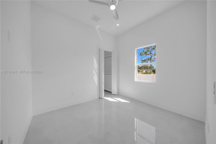 Spacious, unfurnished interior of a new home in , Lehigh Acres (Image 31).