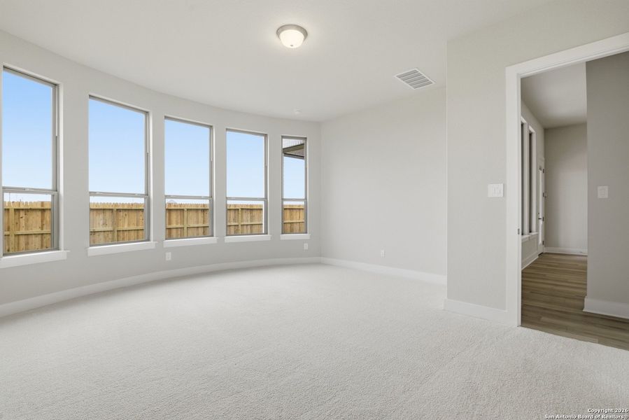 Spacious, unfurnished interior of a new home in Haby Hill 60s, San Antonio (Image 35).