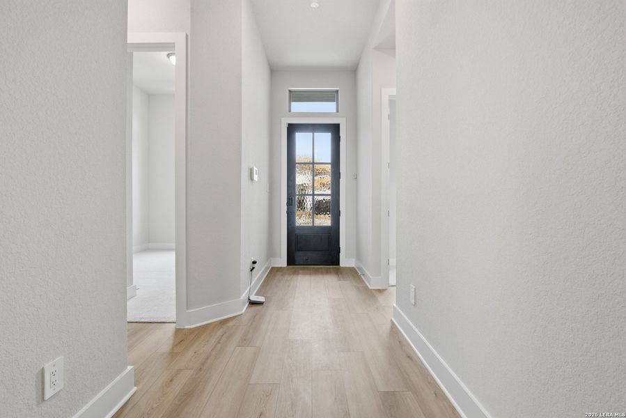 Spacious, unfurnished interior of a new home in Haby Hill 60s, San Antonio (Image 44).