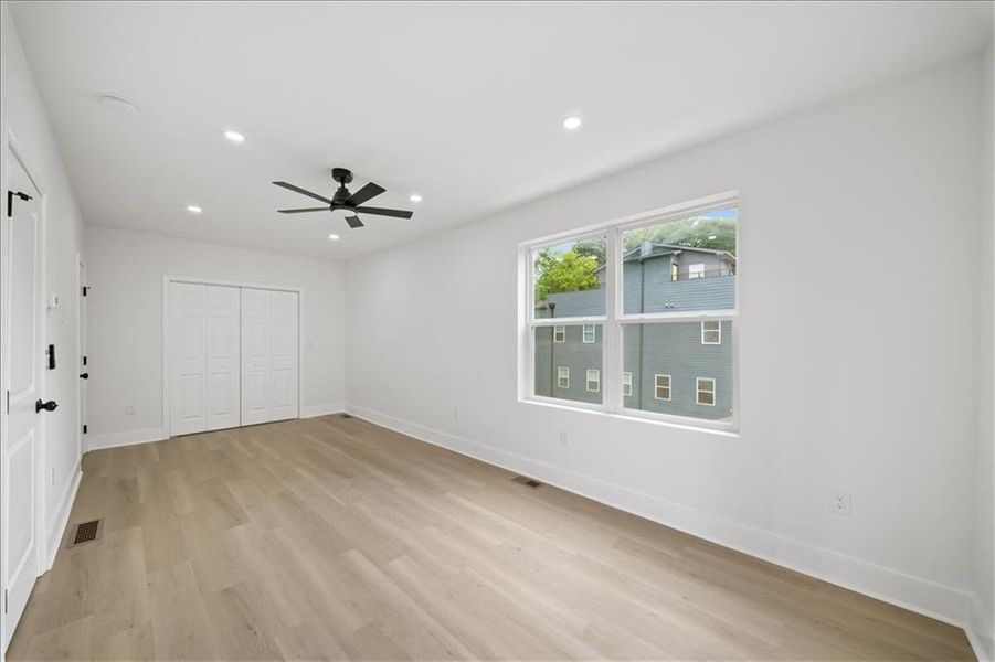 Spacious, unfurnished interior of a new home in , Atlanta (Image 25).