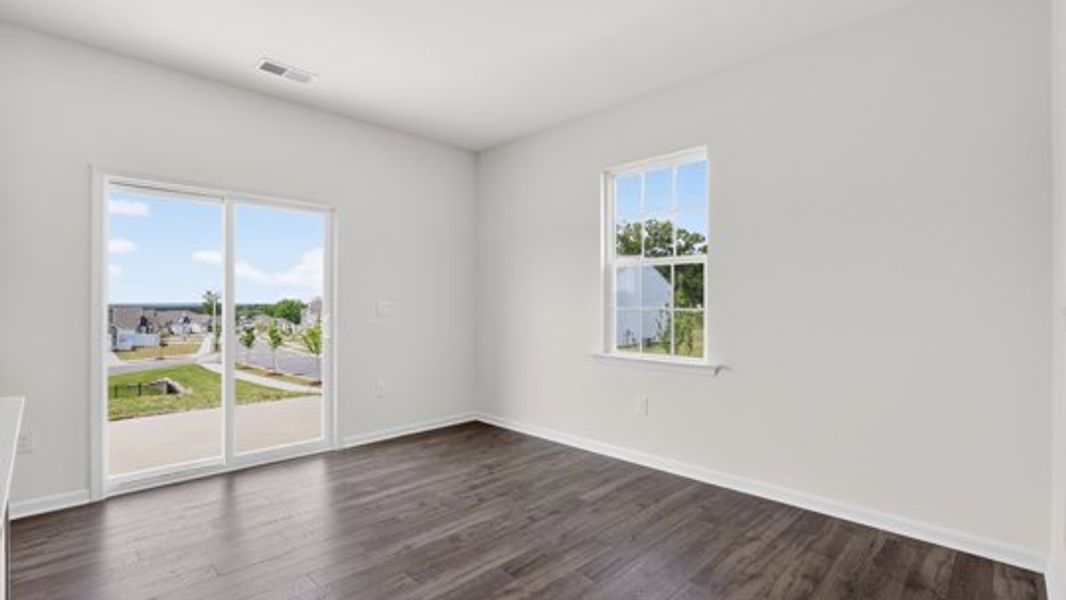 Spacious, unfurnished interior of a new home in Shahbain Reserve, Raeford (Image 24).