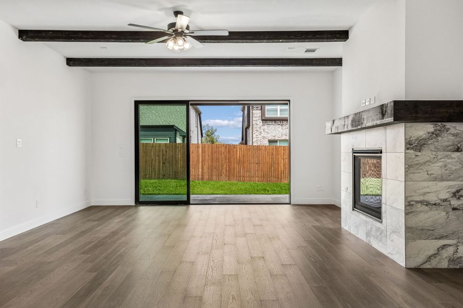 Spacious, unfurnished interior of a new home in Country Lakes, Denton (Image 17).