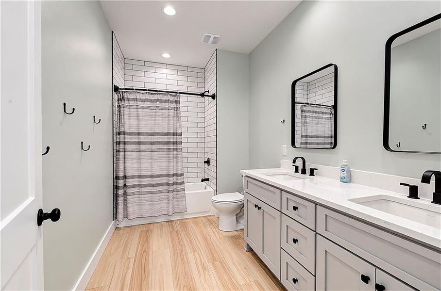 Furnished interior view inside a new home in , Calhoun (Image 56).