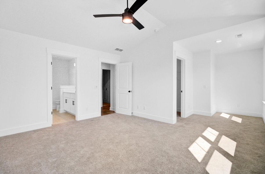 Spacious, unfurnished interior of a new home in , Charleston (Image 19).