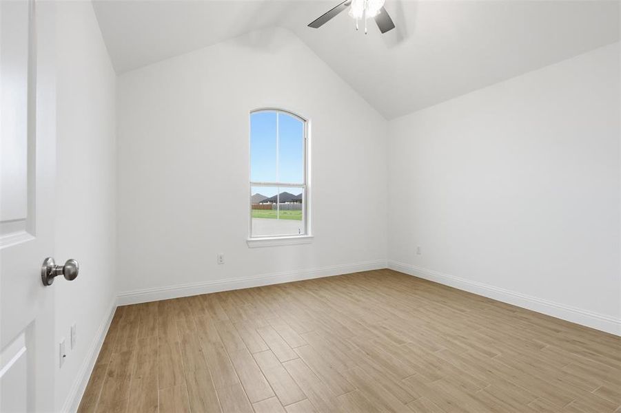 Spacious, unfurnished interior of a new home in , Tolar (Image 23).