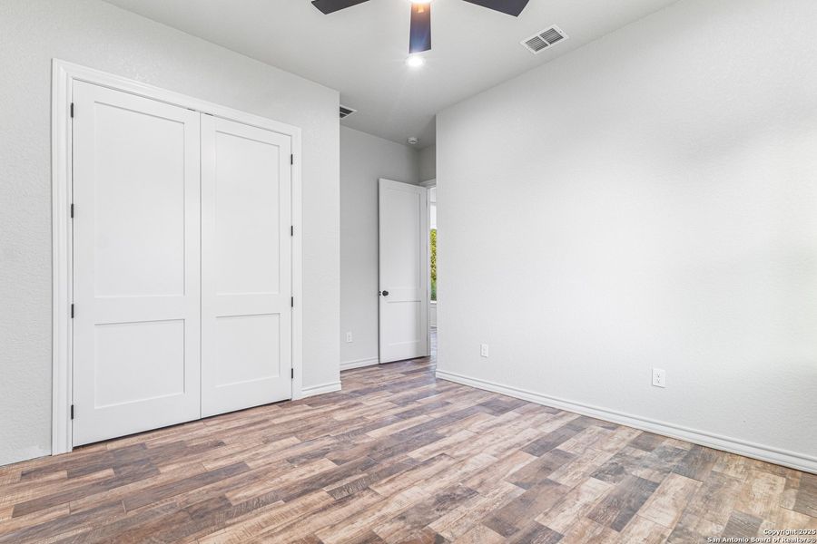 Spacious, unfurnished interior of a new home in , Natalia (Image 22).