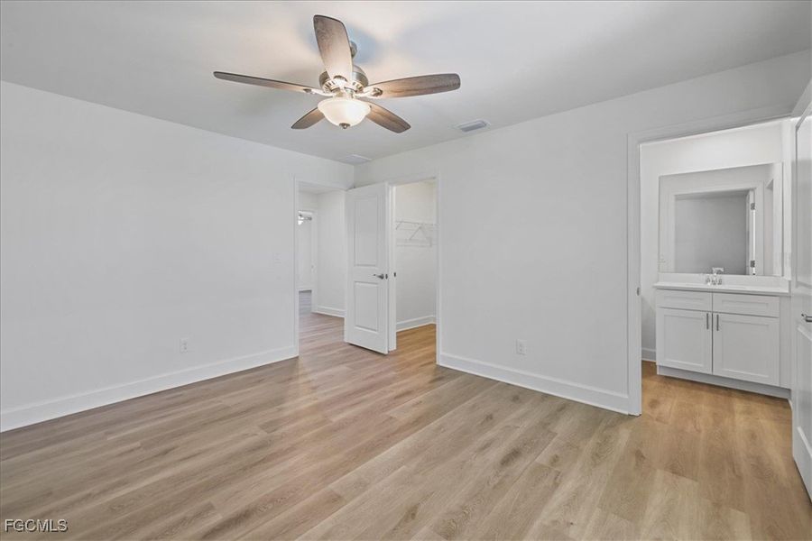 Spacious, unfurnished interior of a new home in Cape Coral, Cape Coral (Image 30).