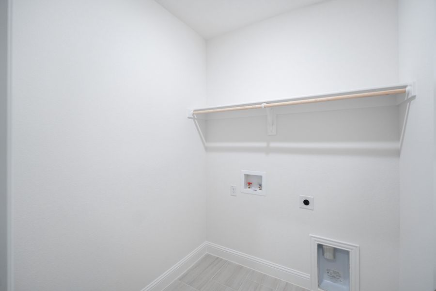 Spacious, unfurnished interior of a new home in Treeline, Justin (Image 18).