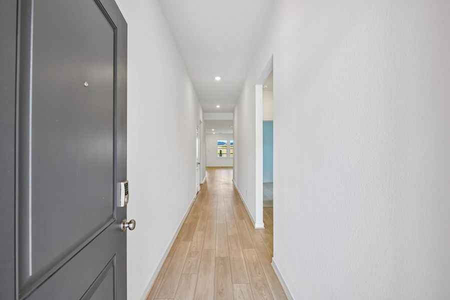 Spacious, unfurnished interior of a new home in Raburn Reserve 50s, Tomball (Image 38).
