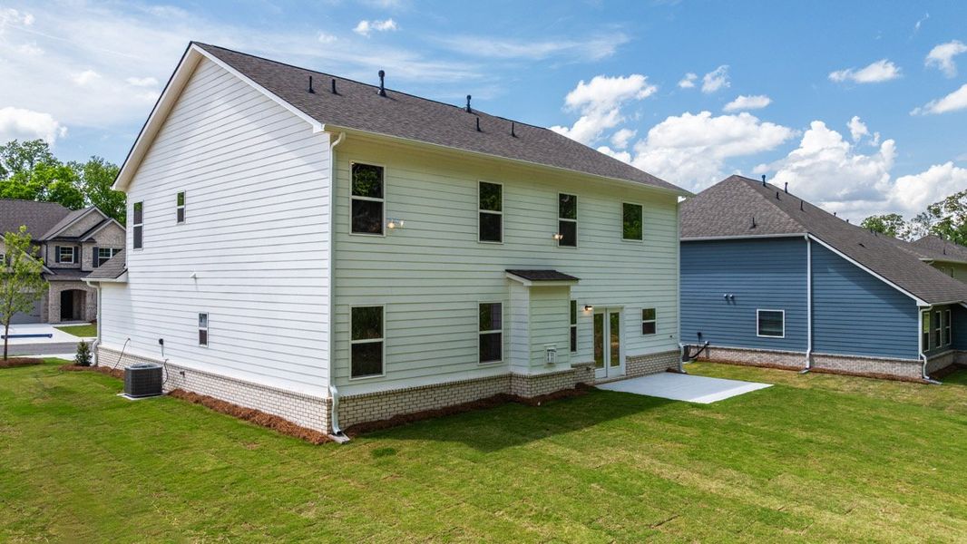 Representative exterior details of a home built from the LYNNBROOK by D.R. Horton in Butner Estates, South Fulton (Image 4).
