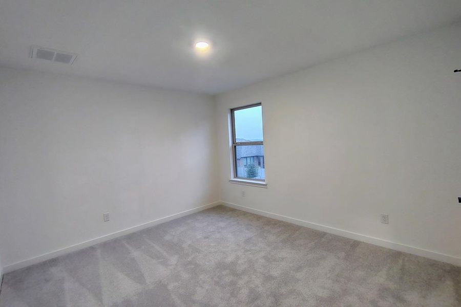 Spacious, unfurnished interior of a new home in Wolf Ranch, Georgetown (Image 20).