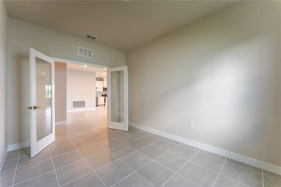 Spacious, unfurnished interior of a new home in The Palms at Venetian Bay, New Smyrna Beach (Image 22).