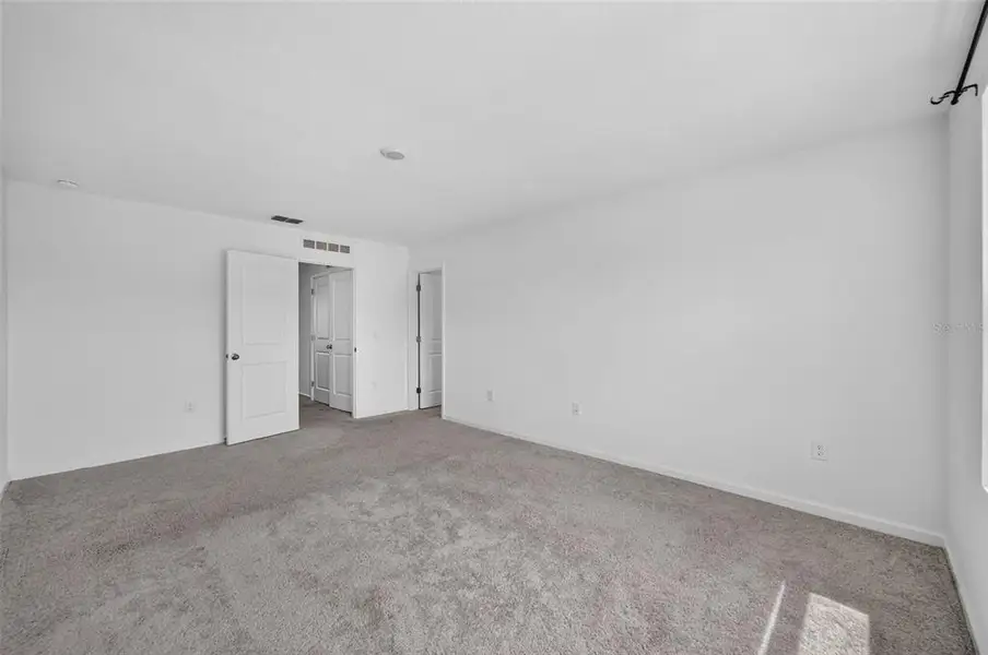 Spacious, unfurnished interior of a new home in , St. Cloud (Image 23).