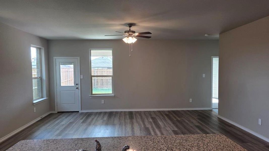 Spacious, unfurnished interior of a new home in Trails of Elizabeth Creek, Fort Worth (Image 13).
