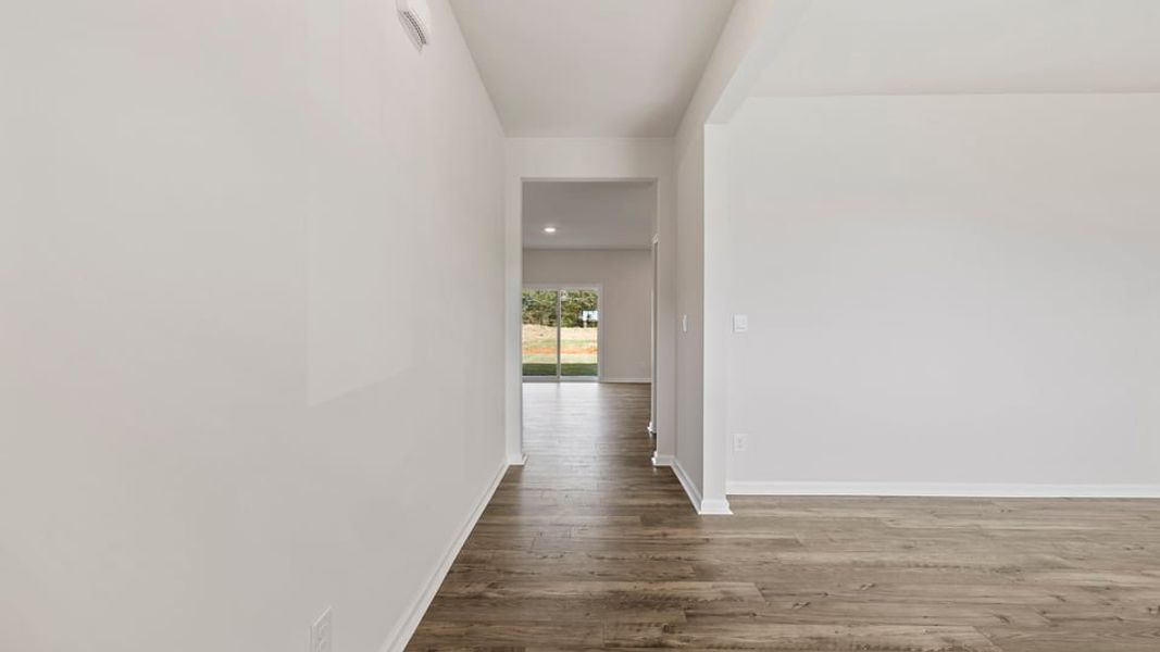 Spacious, unfurnished interior of a new home in Sage Grove, Lyman (Image 12).
