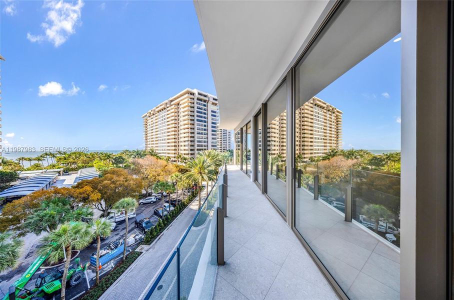 Condo located in Miami, FL showcasing its design and architecture (Image 32).