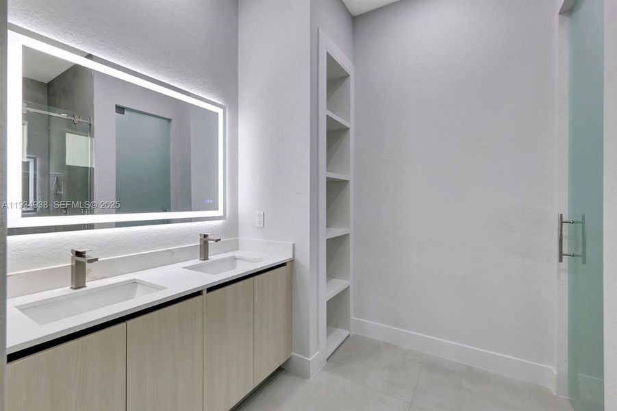 Furnished interior view inside a new home in , Naples (Image 7).