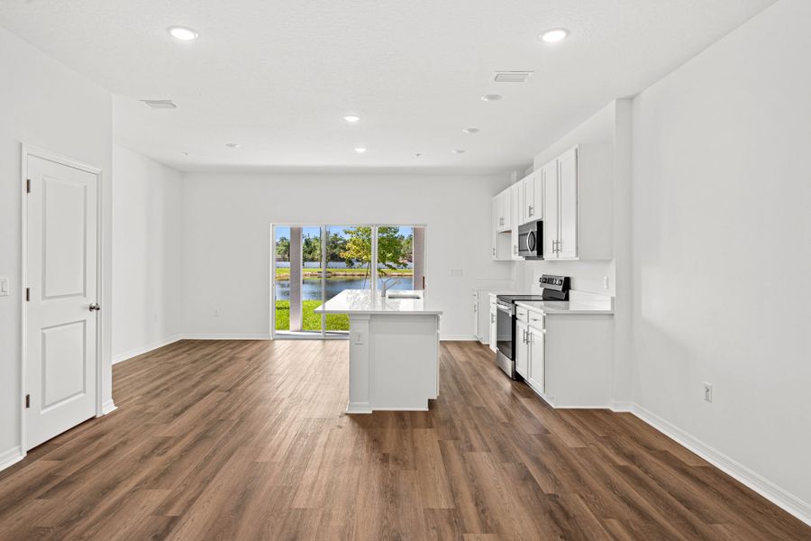 Spacious, unfurnished interior of a new home in Shenandoah Reserve, Orlando (Image 16).