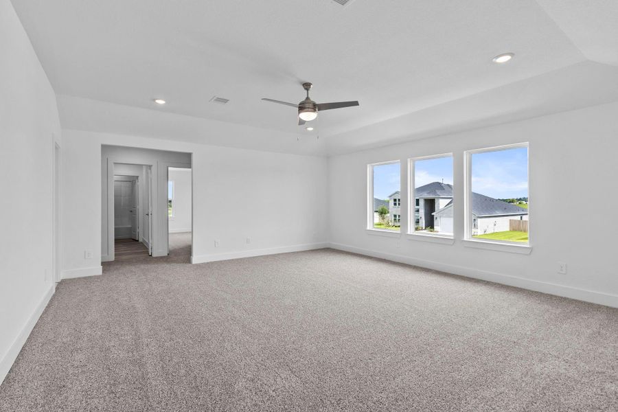 Spacious, unfurnished interior of a new home in Riverside Estates, Mont Belvieu (Image 21).
