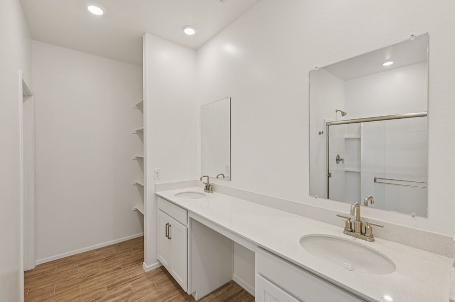 Primary bath. Finishes and options may vary by community