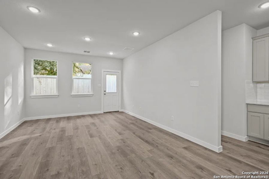 Spacious, unfurnished interior of a new home in Summerlin, San Antonio (Image 14).