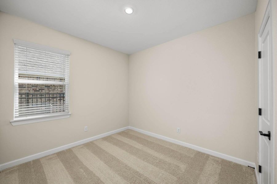 Spacious, unfurnished interior of a new home in Sunterra, Katy (Image 10).