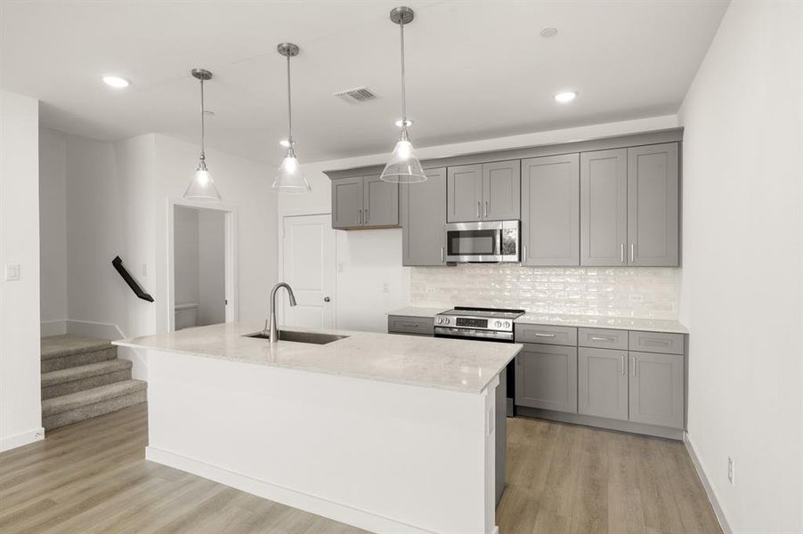 5708 Lakeview- Primary Suite-3