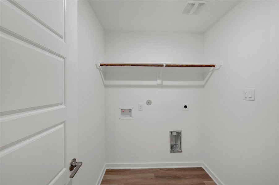 Spacious, unfurnished interior of a new home in Summerview, Fulshear (Image 13). Spacious, unfurnished interior of a new home in Summerview, Fulshear (Image 13).