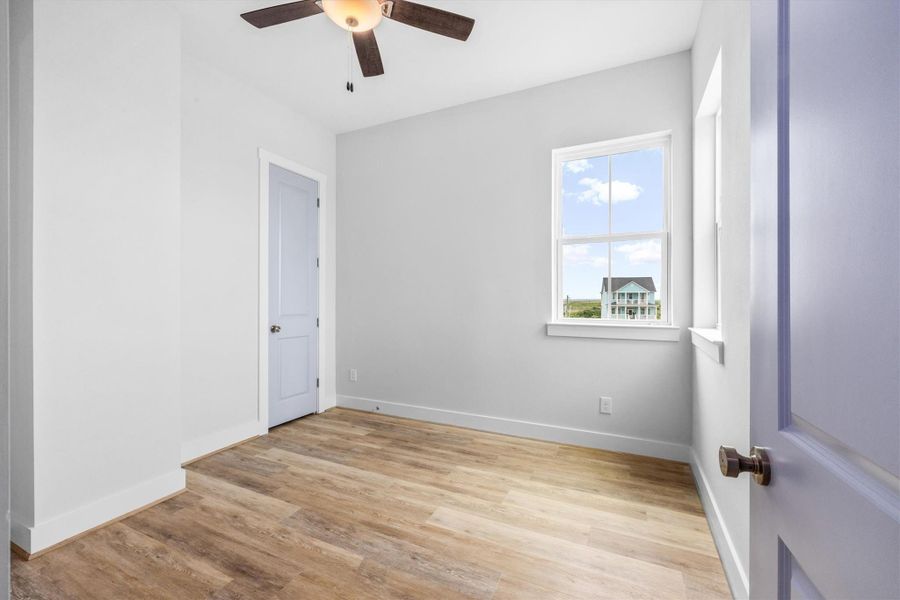 Spacious, unfurnished interior of a new home in , Galveston (Image 21).