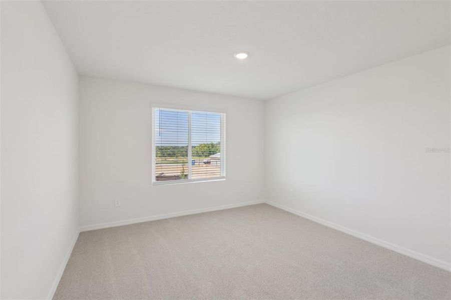 Spacious, unfurnished interior of a new home in Hilltop Vistas, Dade City (Image 26).