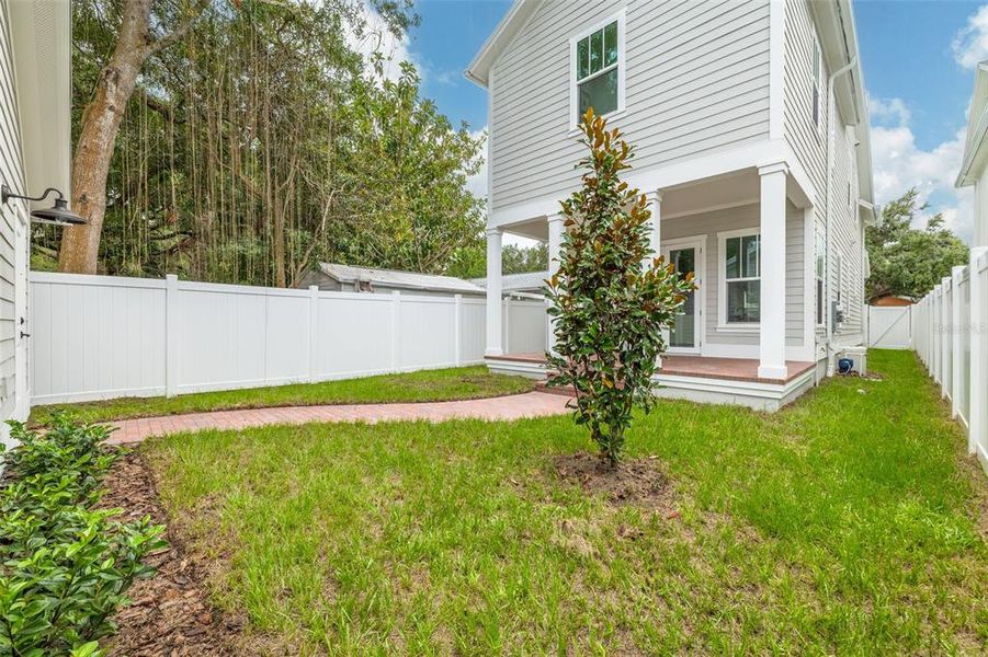 Exterior details and patio area of a home in , St. Petersburg (Image 31).