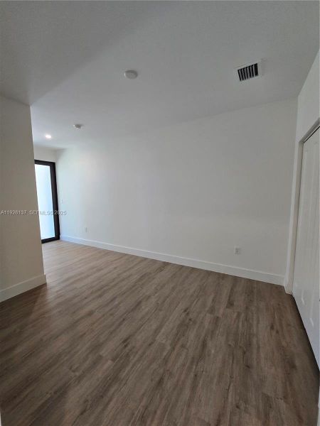 Spacious, unfurnished interior of a new home in , Dania Beach (Image 8).