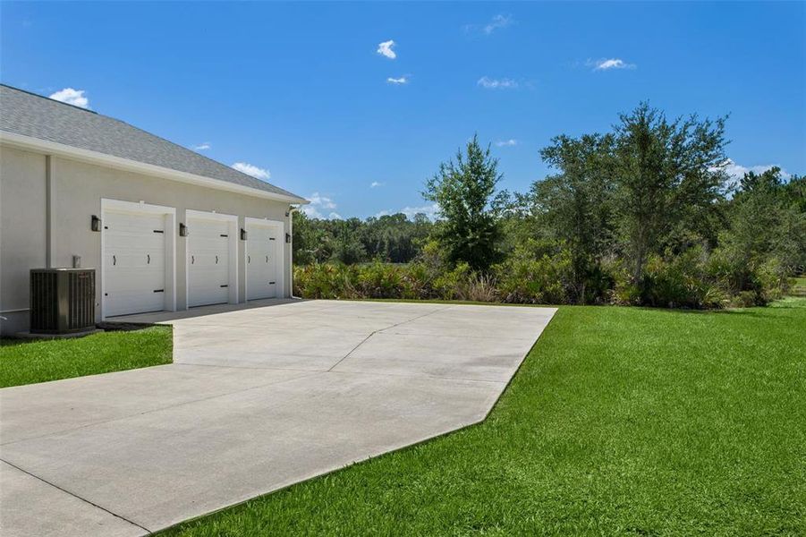 Exterior details and patio area of a home in , Wesley Chapel (Image 33).