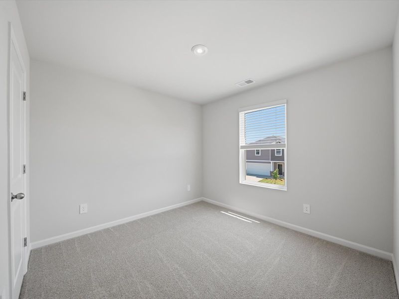 Spacious, unfurnished interior of a new home in Pleasant Brook, Greenville (Image 18).