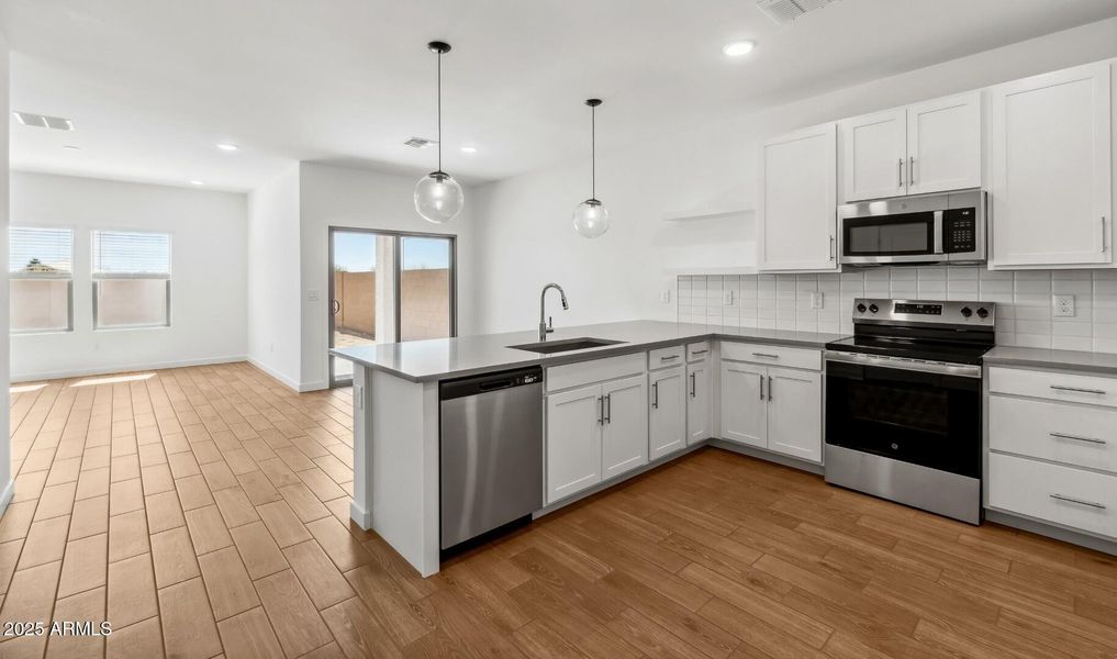 MR Lot #80 Kitchen (4) (Large)